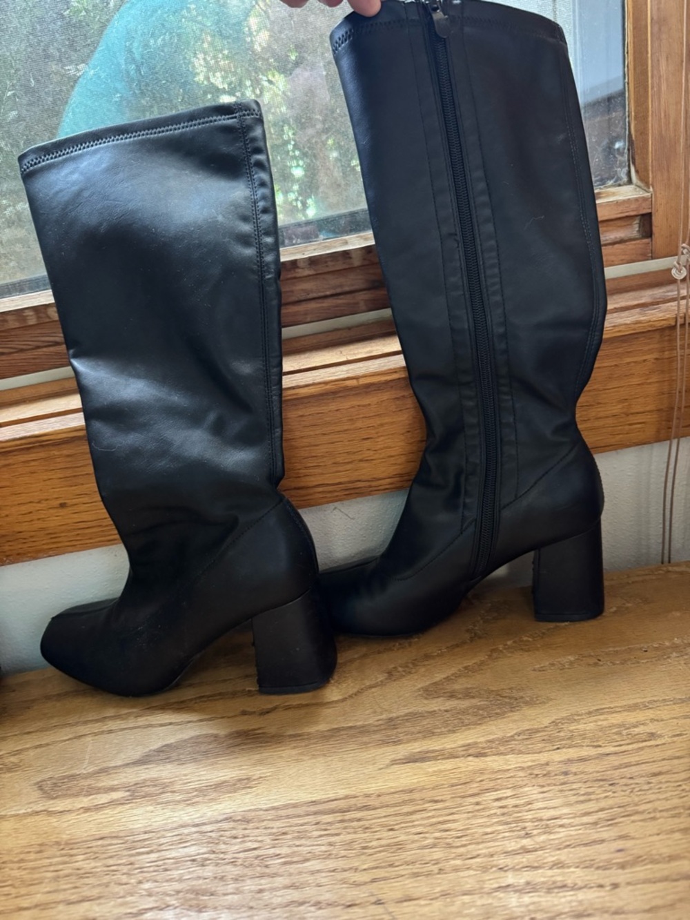 Women's Black Knee-High Block Heel Boots